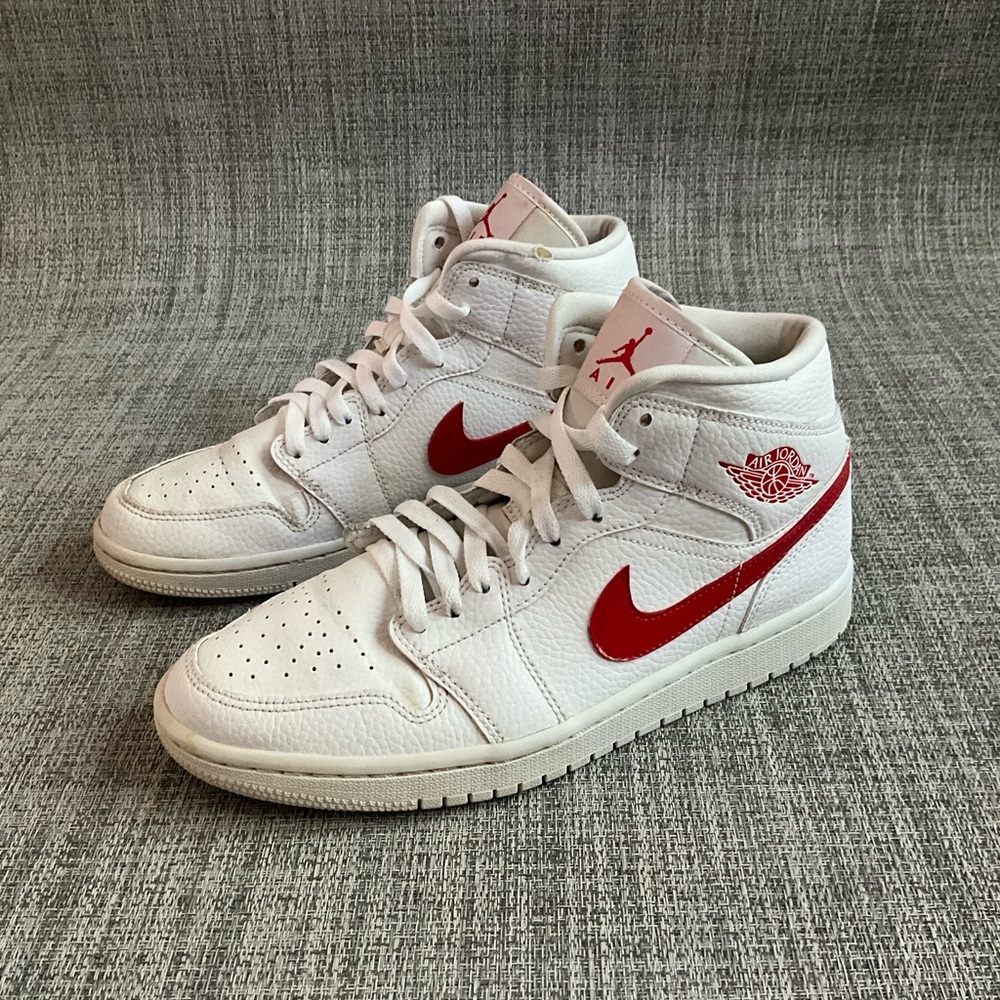 Nike Air Jordan 1 University Red Mid